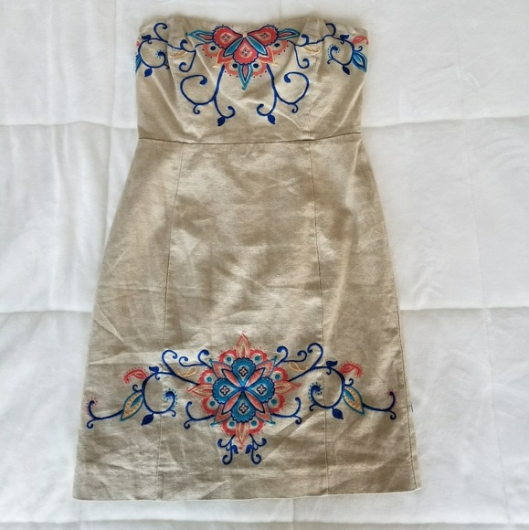 Banana Republic Dresses & Skirts - Banana Republic embroidered sz 8 strapless dress